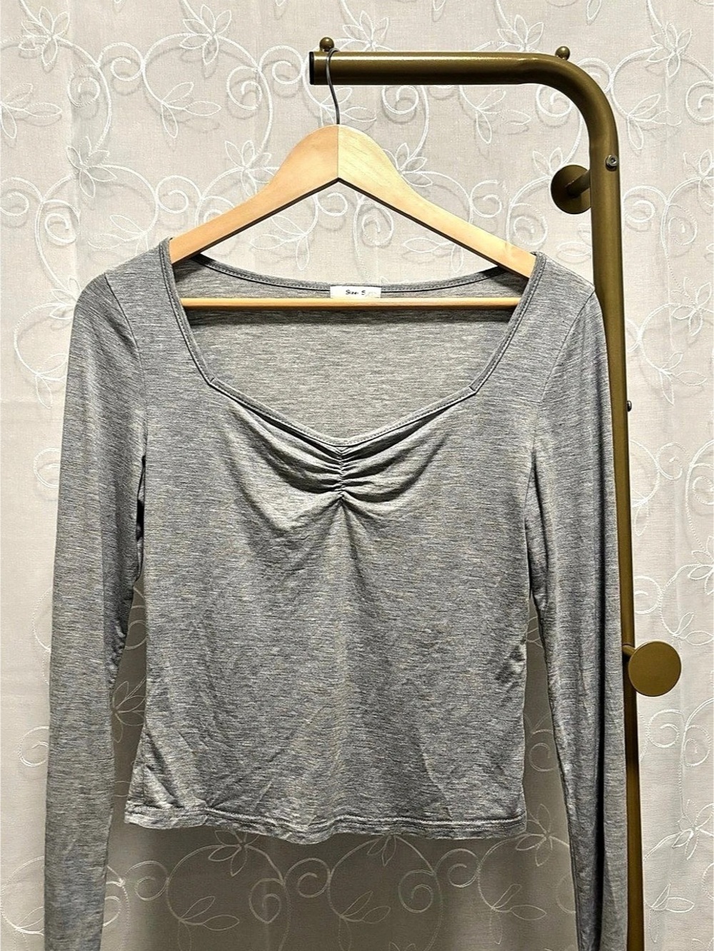 Gray Long Sleeve Ruched Top With Thumb Holes Size Small